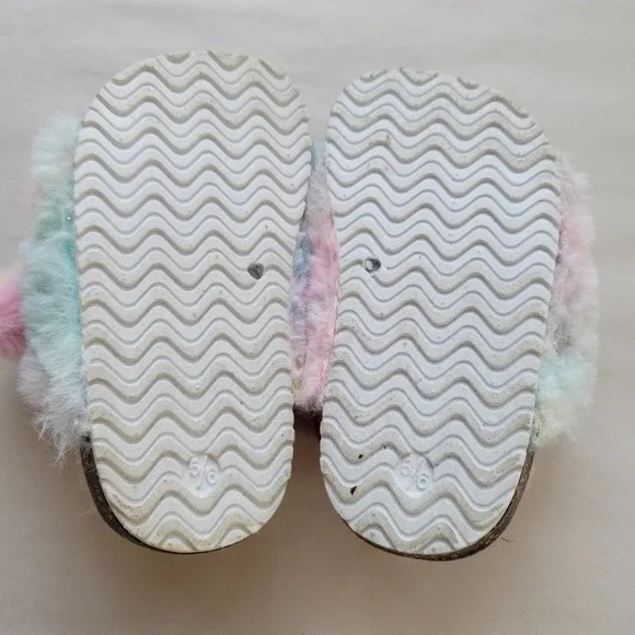 Wonder Nation Tie Dye Open Toe Fuzzy Sandals - Picture 6 of 7